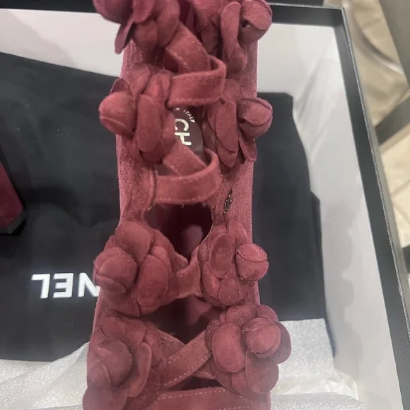 Chanel Short Boots in Suede - Picture 5 of 7